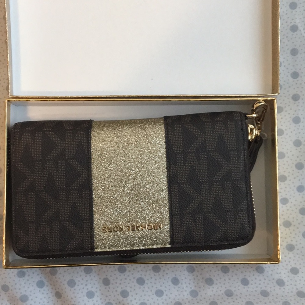 NWT NEVER USED MICHAEL KORS WALLET